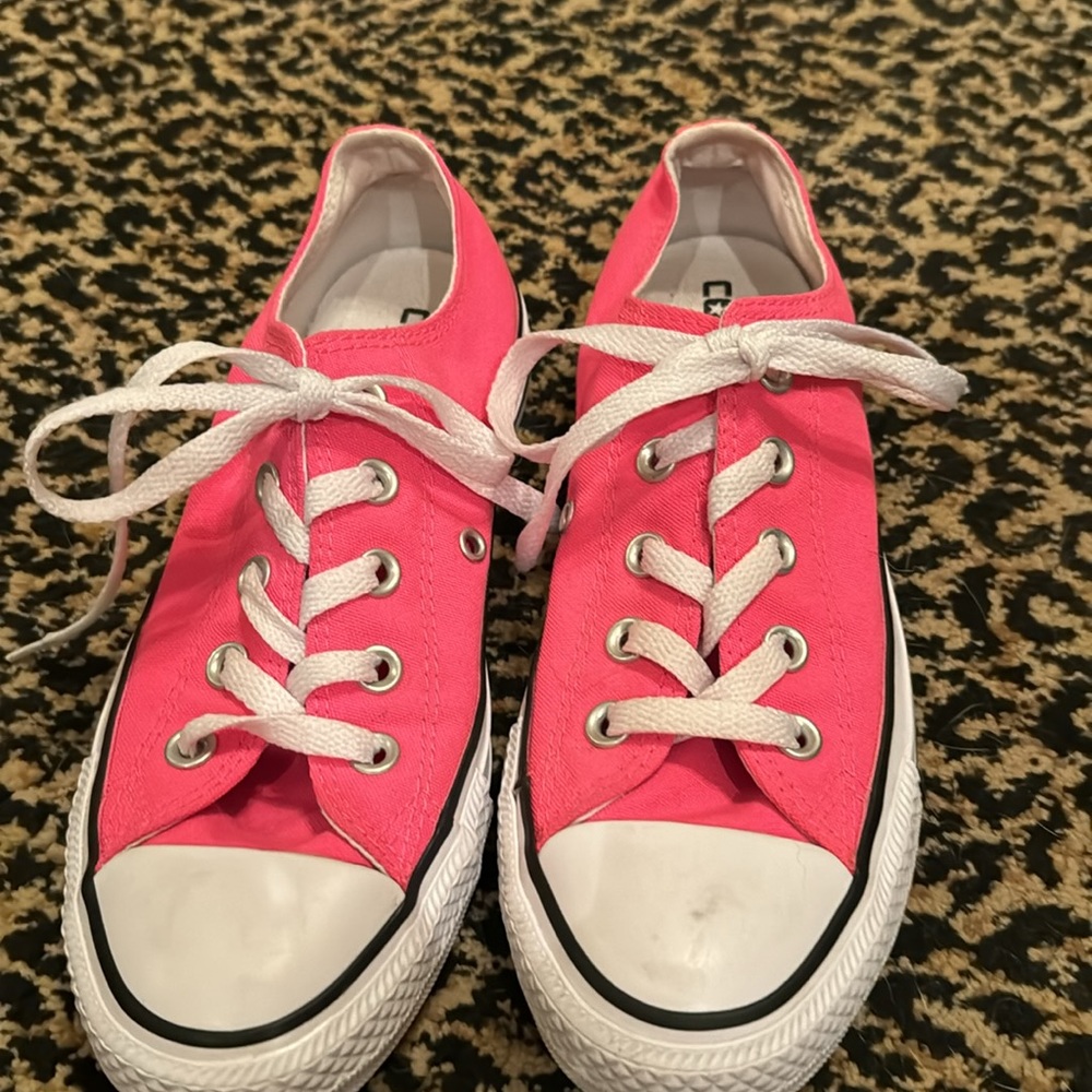 Women’s converse size 6, hot pink, like new chuck Taylor’s - Picture 2 of 5
